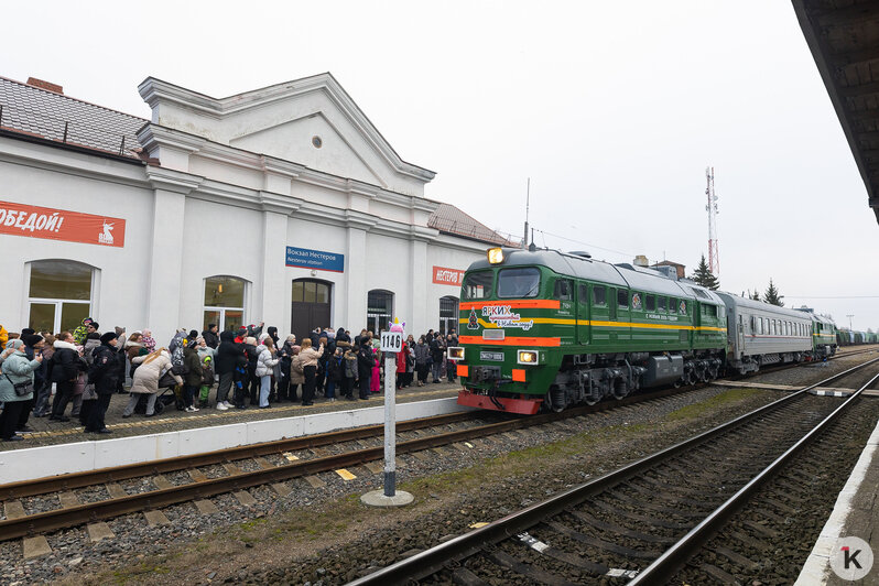 Дед Мороз приехал на поезде в два города Калининградской области (фоторепортаж)   - Новости Калининграда | Фото: Александр Подгорчук / «Клопс»
