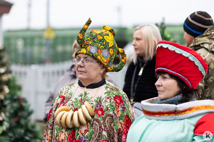 Фото дня: жители Нестерова готовятся увидеть новогоднее чудо - Новости Калининграда | Фото: Александр Подгорчук / «Клопс»