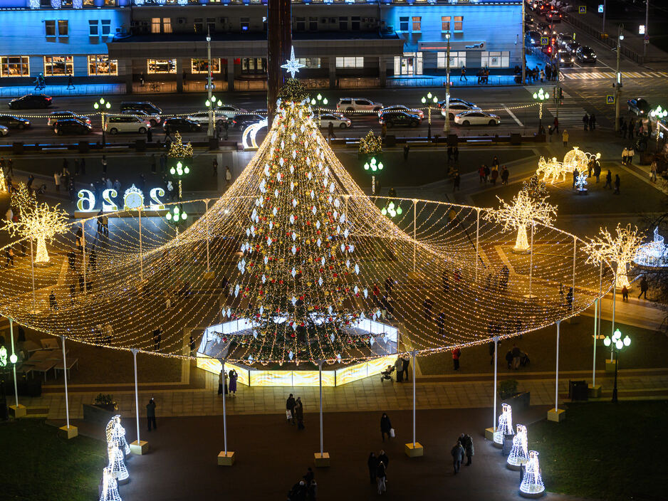 Новая ёлка на площади Победы, Калининград