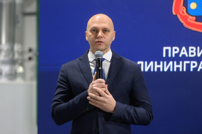 Губернатор Калининградской области Алексей Беспрозванных признался в любви к такому современному, уникальному предприятию и поэтически назвал завод «сердцем энергии нашей страны».  | Фото: Александр Мелехов