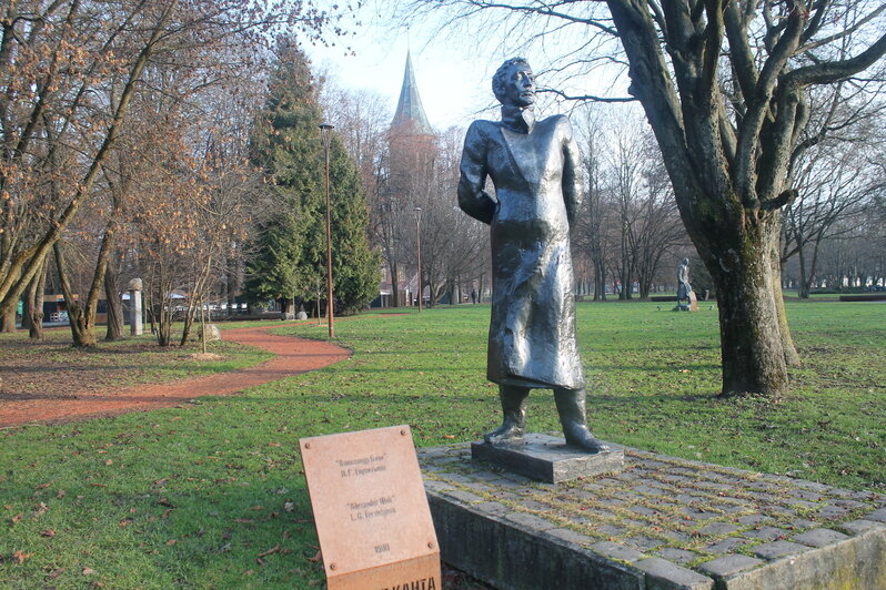 Птичка, раненый Шиллер и загадочные барельефы на здании театра: 9 мест в Калининграде, связанных с литературой  - Новости Калининграда | Фото: Алёна Михайлова