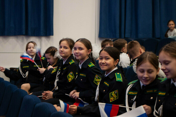 В школе №46 состоялась торжественная церемония закрытия. | Фото: Ксения Андреева