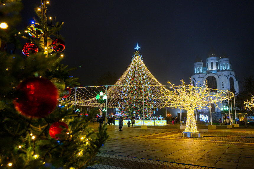 В год 80-летия Калининградской области власти обещают еще больше удивить калининградцев. На фото - площадь Победы. | Фото: Александр Мелехов