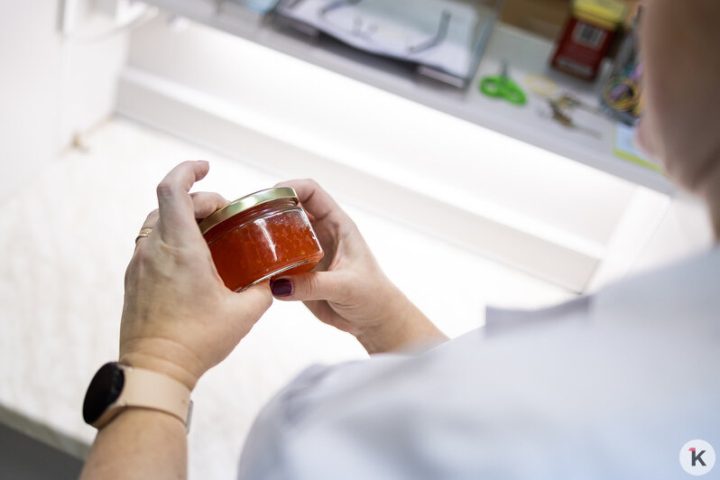 Даже и не пахнет: что в Калининграде продают с развалов под видом красной икры (фото) - Новости Калининграда | Фото: Александр Подгорчук / «Клопс»