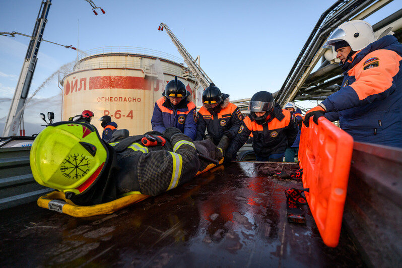 Местом встречи стал комплексный нефтяной терминал «Лукойл-КНТ». | Фото: Александр Мелехов