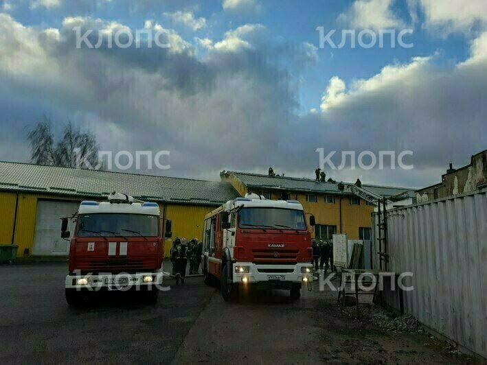 В Калининграде на улице Портовой загорелось складское помещение - Новости Калининграда