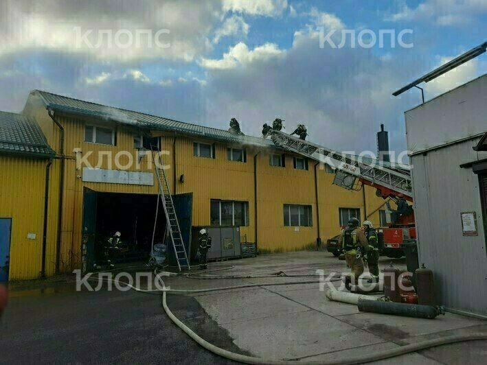 В Калининграде на улице Портовой загорелось складское помещение - Новости Калининграда