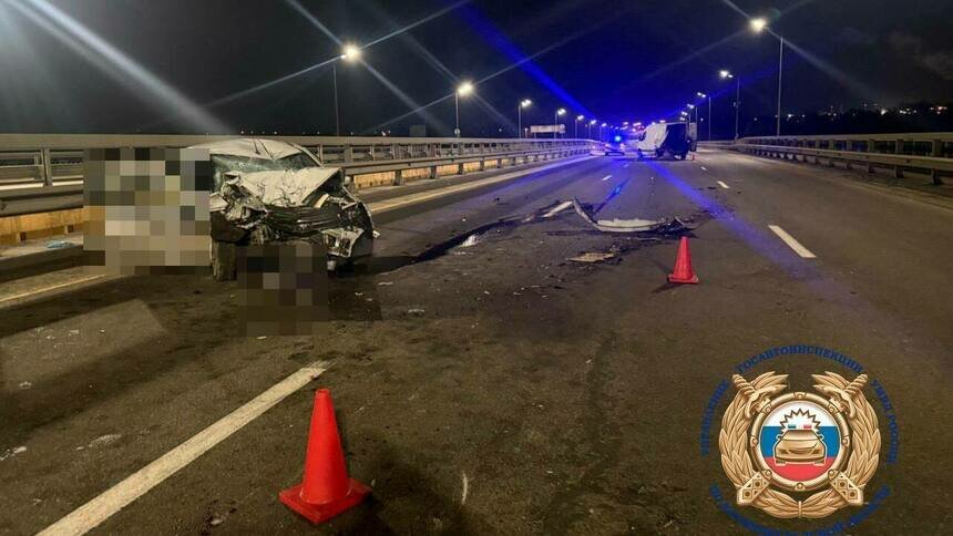 В Калининграде на Южном обходе водитель LADA врезалась в Volkswagen, который стоял на ремонте на обочине - Новости Калининграда | Фото: ГАИ