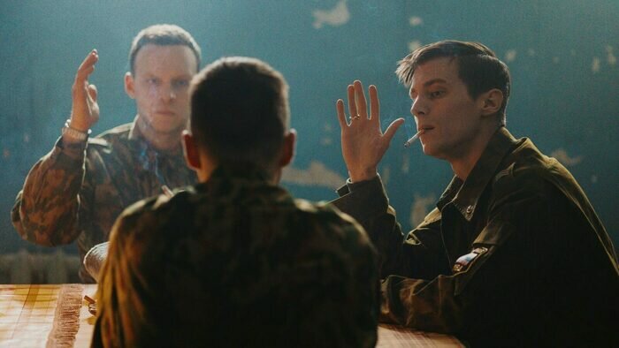 Шесть лучших российских сериалов 2025 года, которые вы могли пропустить  - Новости Калининграда | Кадр из сериала  «Аутсорс»