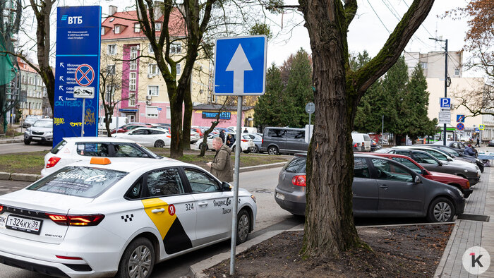 В Калининграде запустили первую в городе платную парковку без шлагбаума, что с ней не так - Новости Калининграда | Фото: Александр Подгорчук / «Клопс»