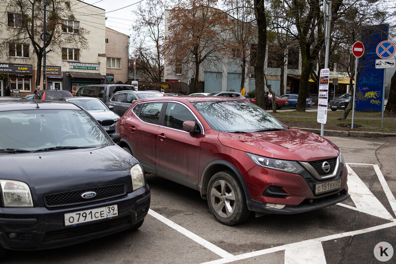 В Калининграде запустили первую в городе платную парковку без шлагбаума, что с ней не так - Новости Калининграда | Фото: Александр Подгорчук / «Клопс»