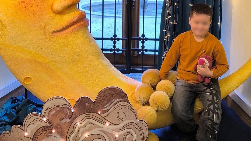 Серёжа и Михаил сделали в музее фото на память | Фото: Музей янтаря