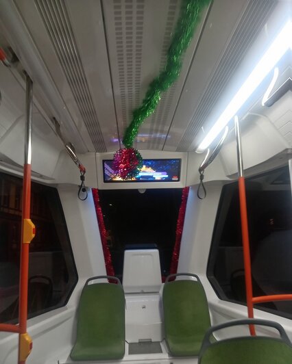 Новогоднее настроение на рельсах: в Калининграде вышли трамваи со Снегурочкой (фото, видео) - Новости Калининграда | Фото читателя