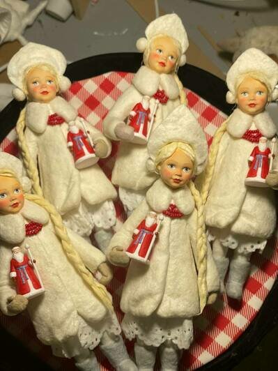 Ароматы Кёнигсберга, спа-наборы и милые лошадки: где найти новогодний подарок из вишлиста близкого человека (фото) - Новости Калининграда | Фото: Ольга Павленко