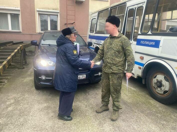 Лишённый прав калининградец снова сел пьяным за руль, за это его машину конфисковали и передали Минобороны - Новости Калининграда | Фото: пресс-служба УФССП России по Калининградской области