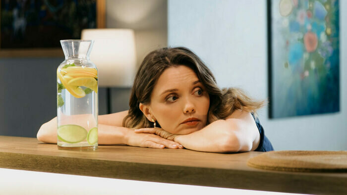 Детективы, триллеры и комедия про соседей: 6 сериалов, которые выйдут в январе и сделают каникулы интереснее - Новости Калининграда | Кадр из сериала «Люба Управдом»