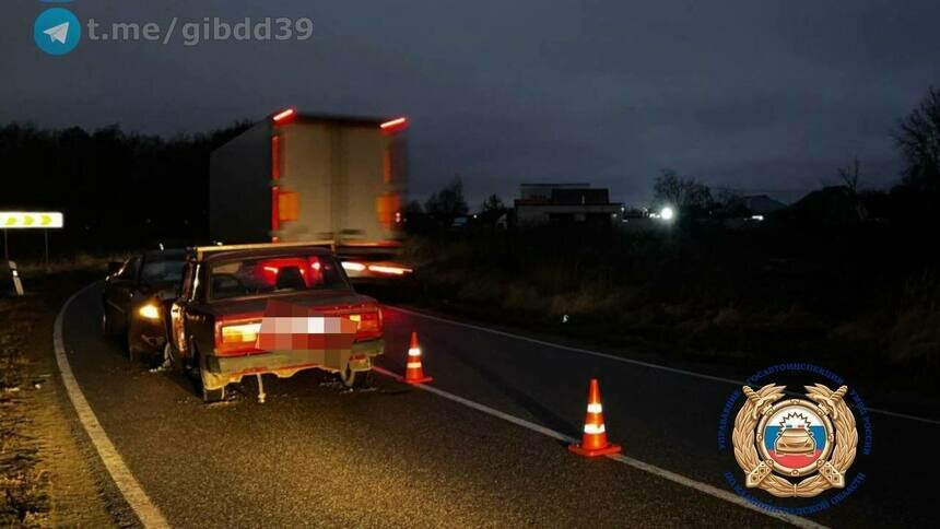 В Гурьевском районе в посёлке Авангардное водитель ВАЗ выехал на встречную полосу и врезался в Dodge - Новости Калининграда | Фото: ГАИ