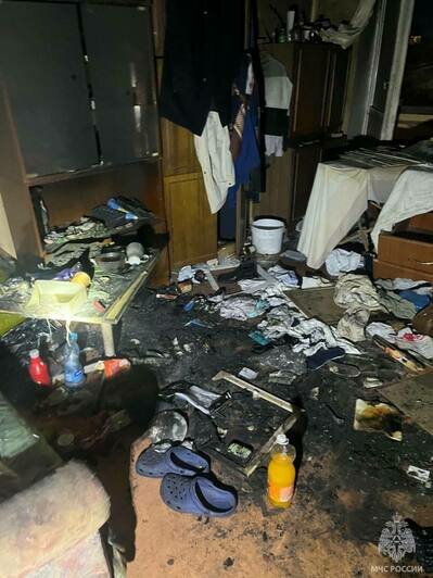 В Калининграде на улице Невского в комнате в одной из квартир на втором этаже загорелась ветошь - Новости Калининграда | Фото: МЧС