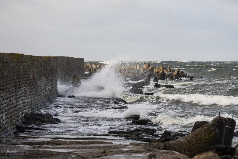 Стихия завораживает: Балтийск во власти шторма (фото)