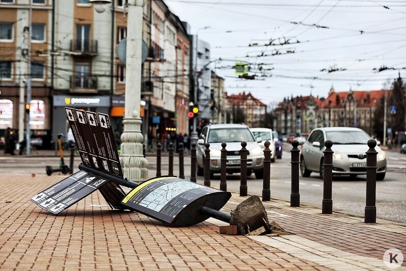 Никакого новогоднего настроения: сильный ветер побил украшения в Калининграде и расшатал колесо обозрения в Зеленоградске - Новости Калининграда | Фото: Александр Подгорчук / «Клопс»