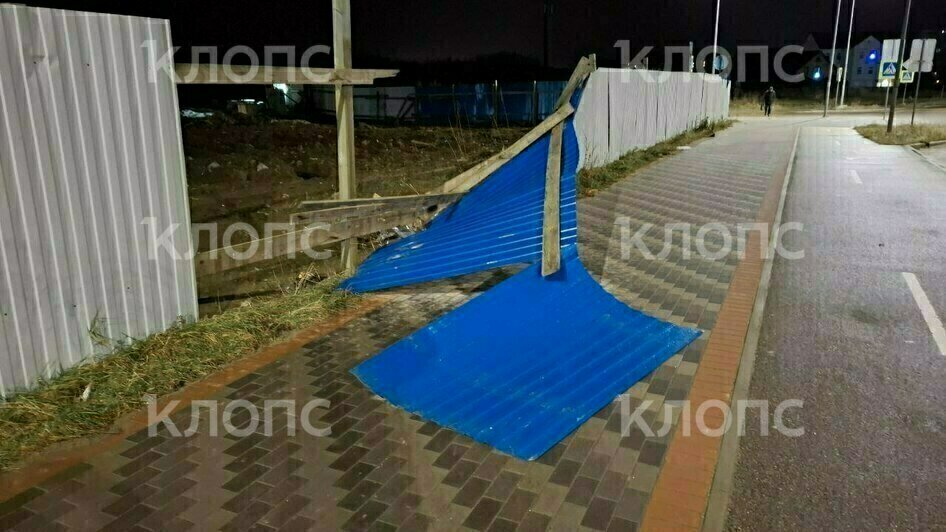 Никакого новогоднего настроения: сильный ветер побил украшения в Калининграде и расшатал колесо обозрения в Зеленоградске - Новости Калининграда | Фото: очевидец 