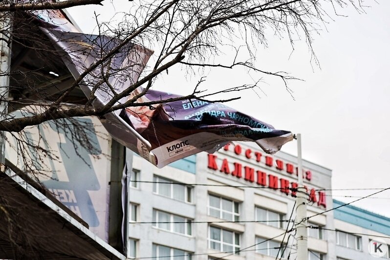 Никакого новогоднего настроения: сильный ветер побил украшения в Калининграде и расшатал колесо обозрения в Зеленоградске - Новости Калининграда | Фото: Александр Подгорчук / «Клопс»