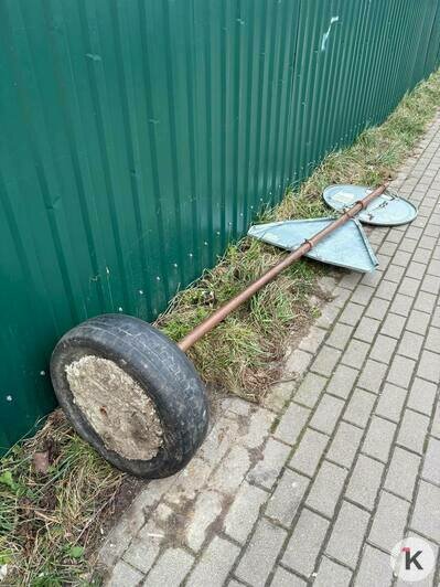 Никакого новогоднего настроения: сильный ветер побил украшения в Калининграде и расшатал колесо обозрения в Зеленоградске - Новости Калининграда | Фото: «Клопс»