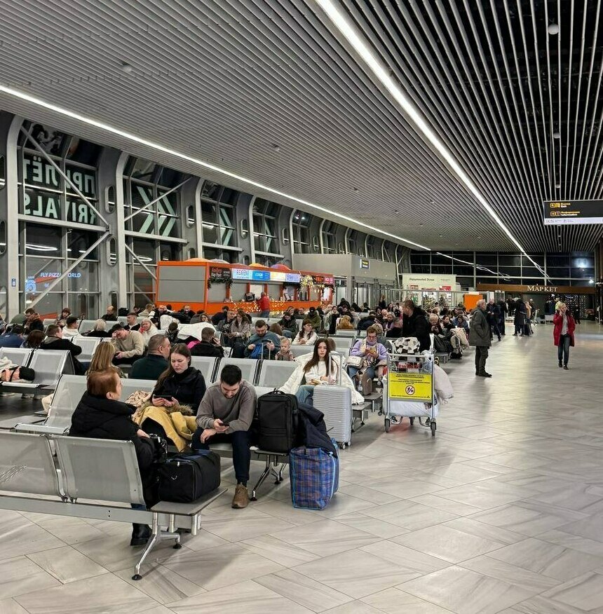 К вечеру воскресенья количество задержанных рейсов уменьшилось. | Фото: Софья Шарипова