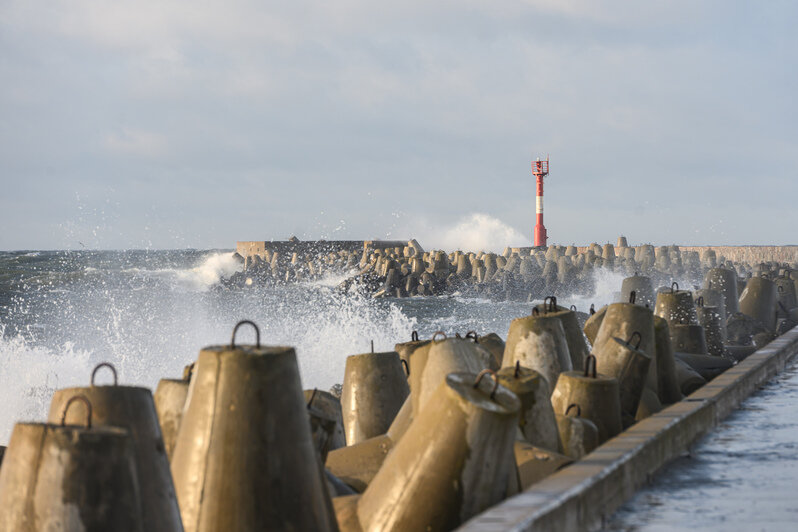 Стихия завораживает: Балтийск во власти шторма (фото)