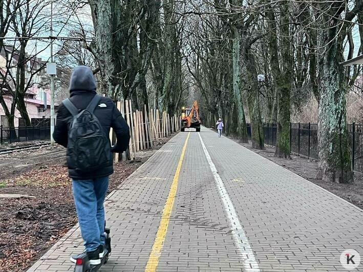 Пока пустой, медленный и с курящей бригадой: в Калининграде вернулся на прежний маршрут трамвай №5 (фоторепортаж) - Новости Калининграда | Фото: «Клопс»
