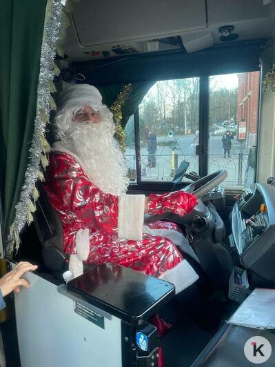 Как Дед Мороз с мешком конфет прокатился по Калининграду и собрал коллекцию стихов и улыбок (фото) - Новости Калининграда | Фото читателя