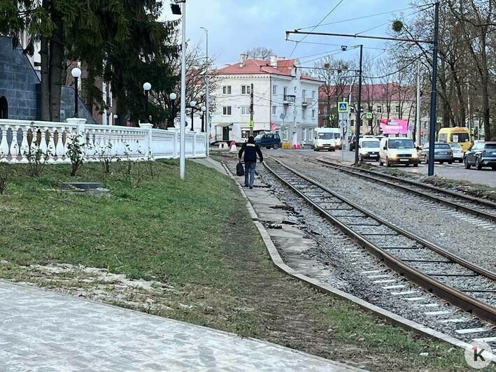 Пока пустой, медленный и с курящей бригадой: в Калининграде вернулся на прежний маршрут трамвай №5 (фоторепортаж) - Новости Калининграда | Фото: «Клопс»