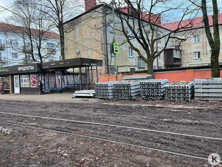 Пока пустой, медленный и с курящей бригадой: в Калининграде вернулся на прежний маршрут трамвай №5 (фоторепортаж) - Новости Калининграда | Фото: «Клопс»