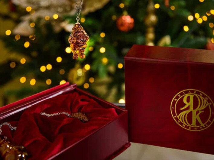 Янтарный Фаберже: в Калининграде изготовили 50 эксклюзивных наборов с ёлочными игрушками (фото) - Новости Калининграда | Фото: Калининградский янтарный комбинат