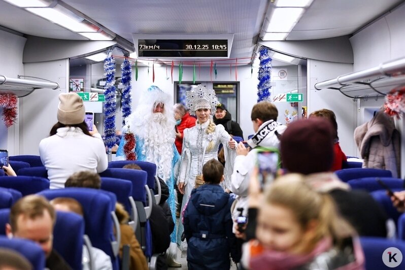 В Калининградской области запустили украшенный «Новогодний экспресс» с Дедом Морозом и Снегурочкой - Новости Калининграда | Фото: Александр Подгорчук / «Клопс»