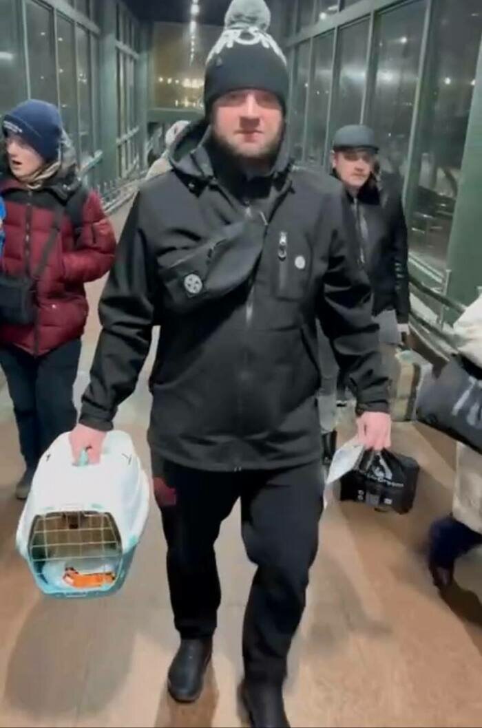 Дмитрий передал Елене Шика на Ладожском вокзале Санкт-Петербурга. | Фото: из архива героини публикации