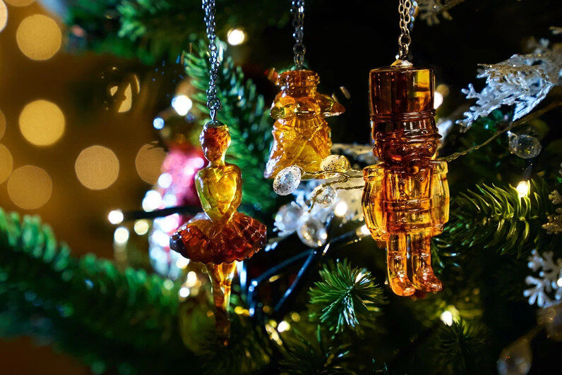 Янтарный Фаберже: в Калининграде изготовили 50 эксклюзивных наборов с ёлочными игрушками (фото) - Новости Калининграда | Фото: Калининградский янтарный комбинат