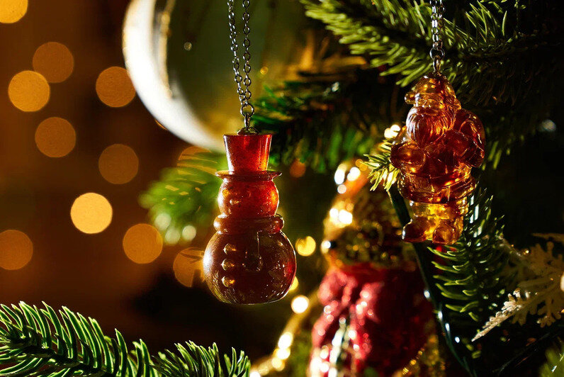 Янтарный Фаберже: в Калининграде изготовили 50 эксклюзивных наборов с ёлочными игрушками (фото) - Новости Калининграда | Фото: Калининградский янтарный комбинат
