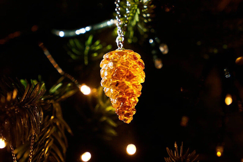 Янтарный Фаберже: в Калининграде изготовили 50 эксклюзивных наборов с ёлочными игрушками (фото) - Новости Калининграда | Фото: Калининградский янтарный комбинат