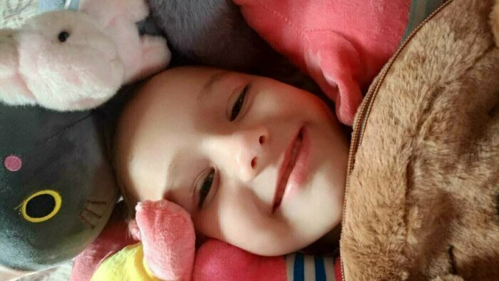 Семье погорельцев с четырьмя детьми помогли собрать деньги на жильё, передали вещи, бытовую технику и игрушки | Фото: Екатерина 