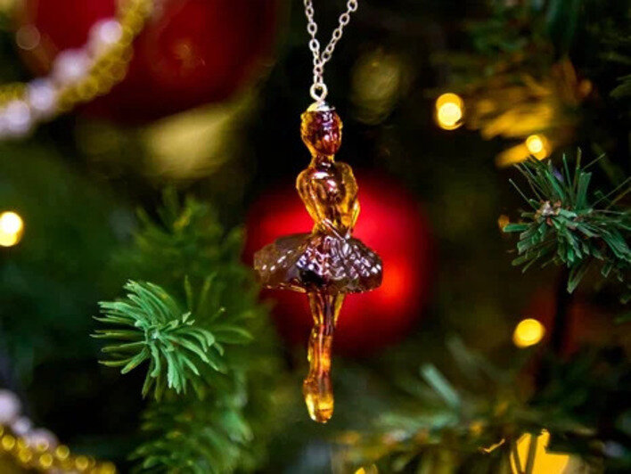 Янтарный Фаберже: в Калининграде изготовили 50 эксклюзивных наборов с ёлочными игрушками (фото) - Новости Калининграда | Фото: Калининградский янтарный комбинат