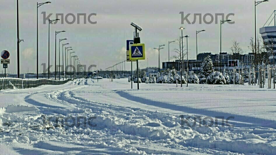 Очевидцы: в Калининграде дорогу к резиденции Деда Мороза перекрыли из-за провала (фото) - Новости Калининграда | Фото: «Клопс»