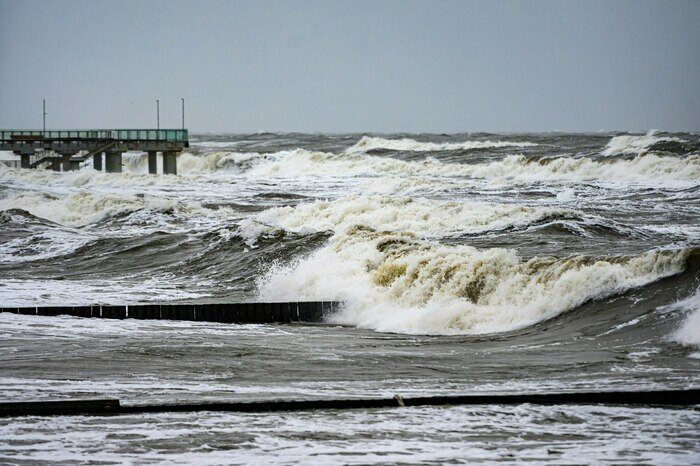 Во власти шторма: Зеленоградск замело снегом (фото) | Фото: Александр Мелехов