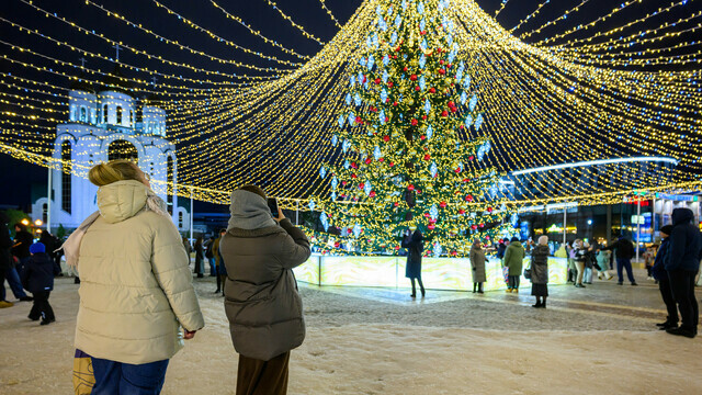 Ёлка за 49 млн рублей в Калининграде после шторма: актуальный вид (фото)