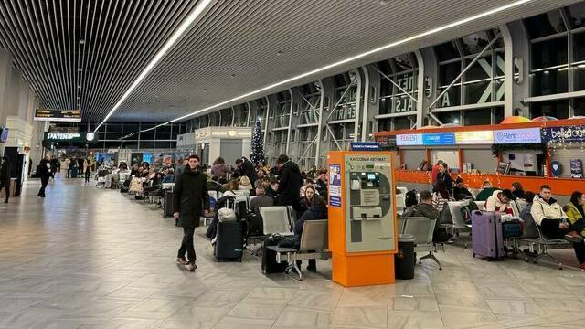 Метель сбивает планы: десятки рейсов задержаны и отменены в Храброво