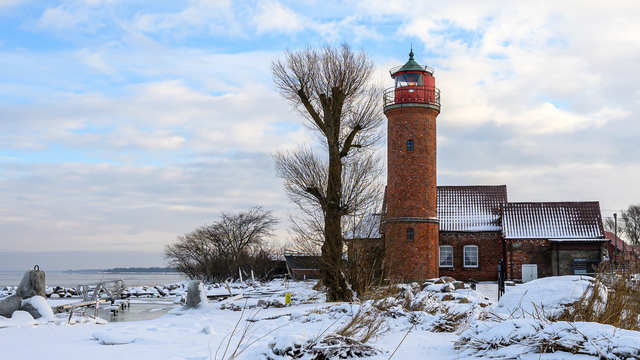 Заливинский маяк накрыла снежная зима: атмосферные фото