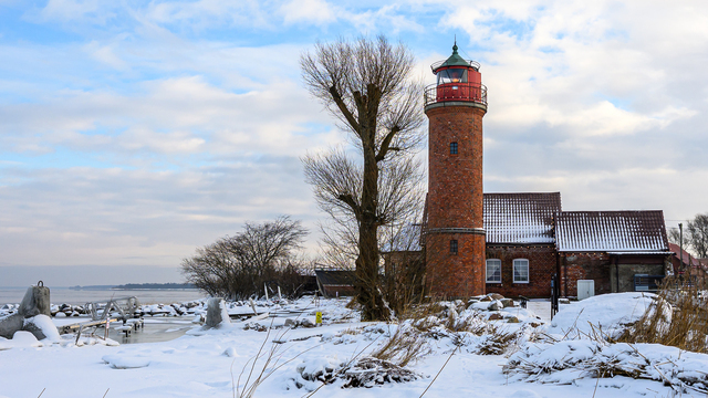 Заливинский маяк накрыла снежная зима: атмосферные фото