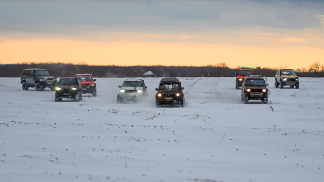 Когда асфальт заканчивается: снежный заезд внедорожников под Калининградом (фото)