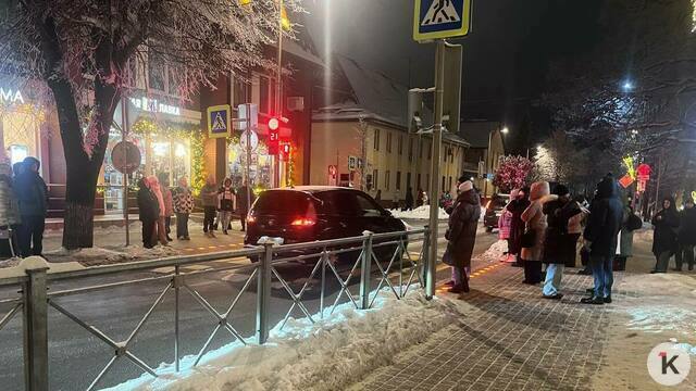 Светофор в центре Зеленоградска столкнул лбами водителей и сделал из пешеходов нарушителей (фото)