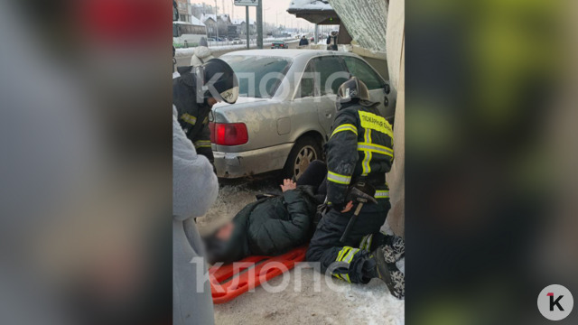 «Я услышала пронзительные стоны»: жительница Гурьевска увернулась от Audi, и та впечатала в стену другую женщину (фото)  